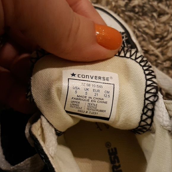 #587 Converse sneakers. Size:5T - Picture 7 of 7